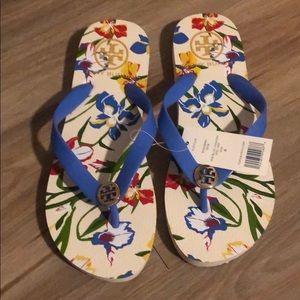 Cute Tory Burch flipflops!